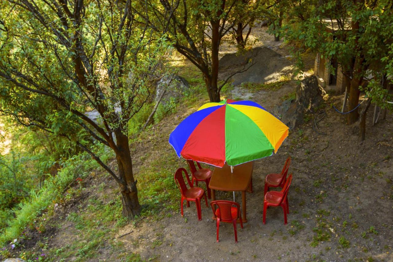 Tirthan Hilltop Home Stay Banjār Екстериор снимка