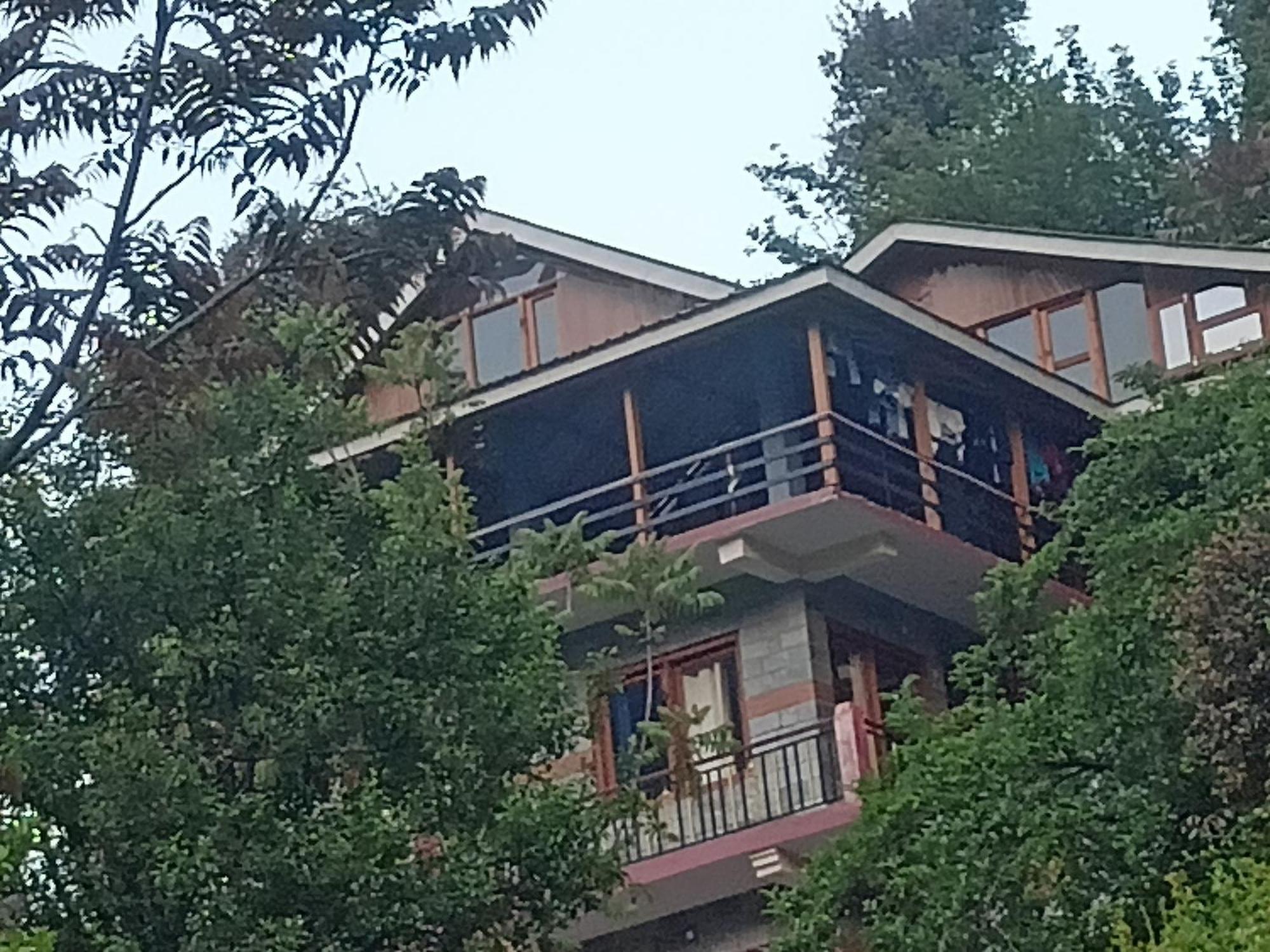 Tirthan Hilltop Home Stay Banjār Екстериор снимка