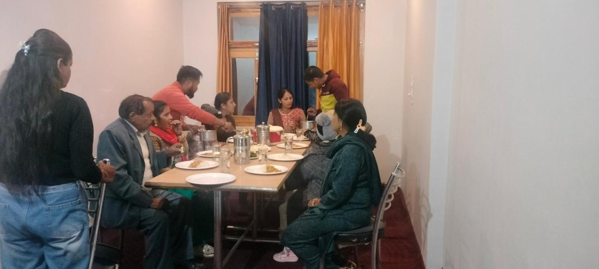 Tirthan Hilltop Home Stay Banjār Екстериор снимка