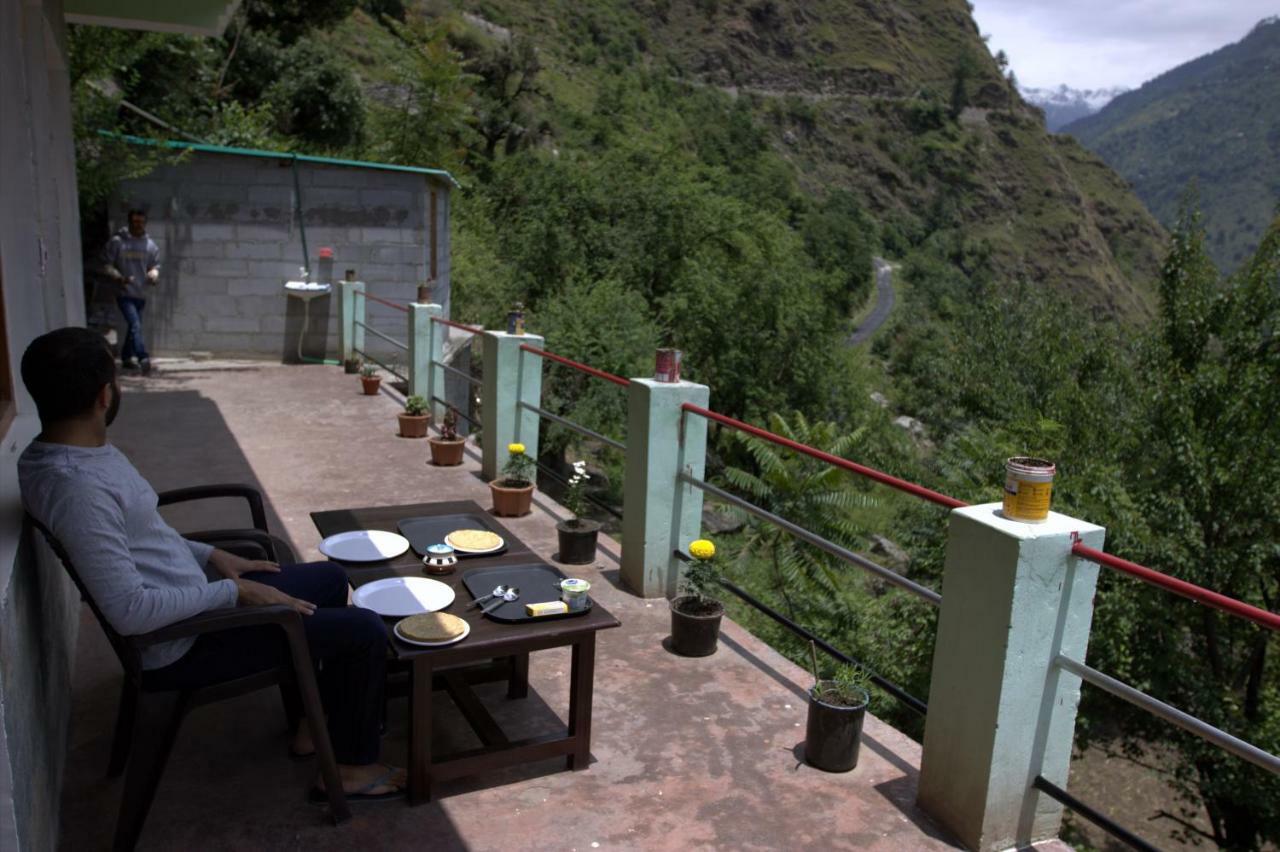 Tirthan Hilltop Home Stay Banjār Екстериор снимка
