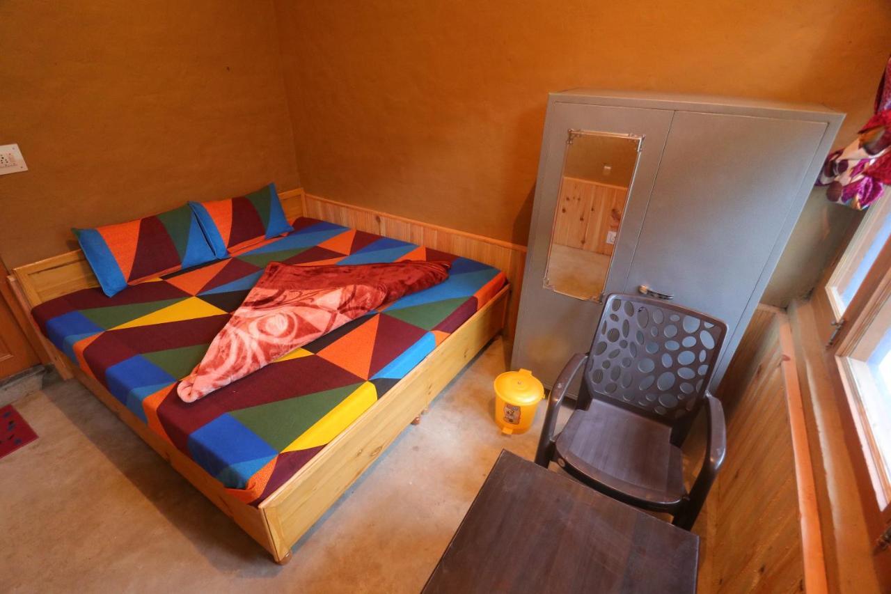 Tirthan Hilltop Home Stay Banjār Екстериор снимка