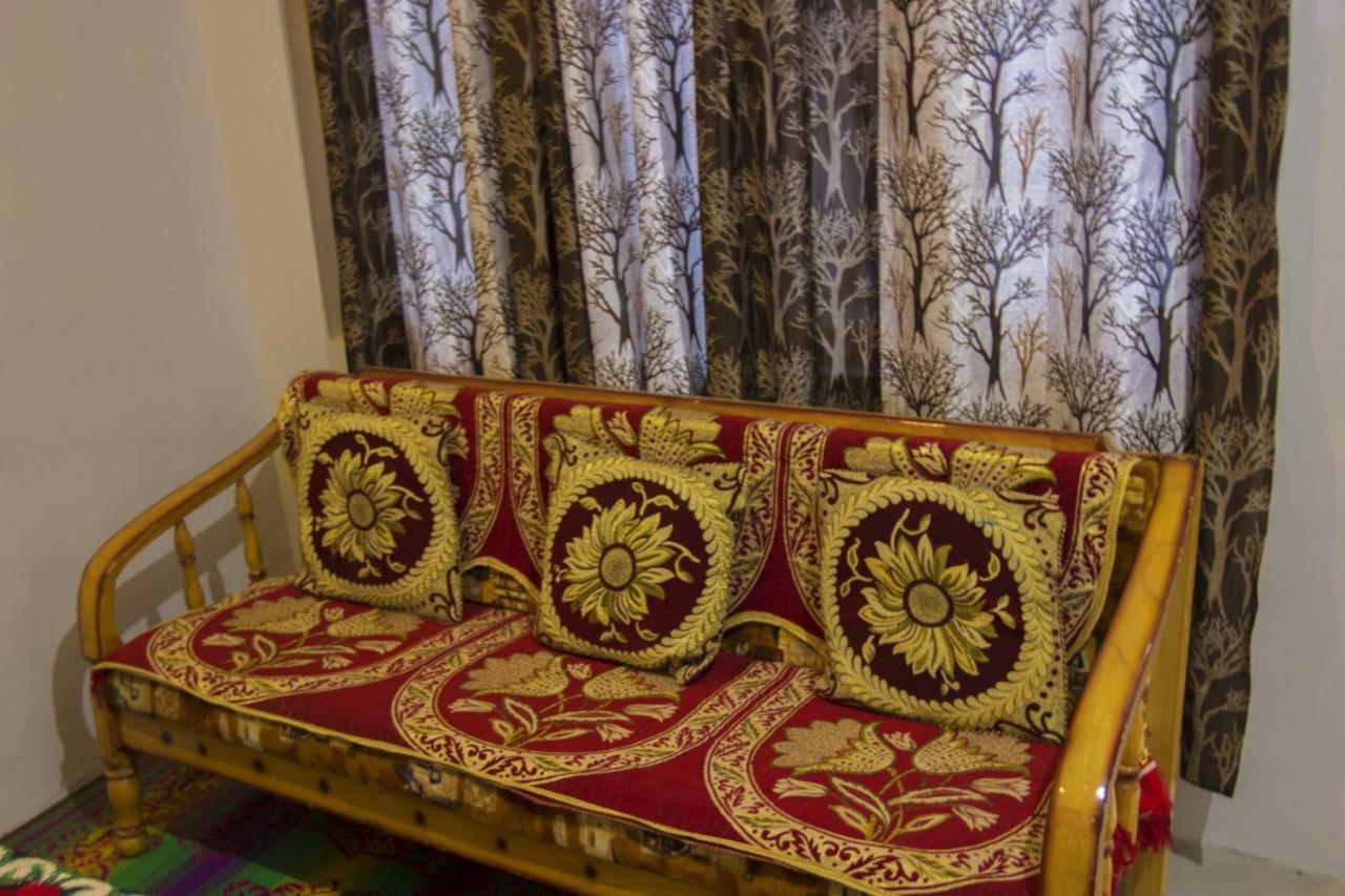 Tirthan Hilltop Home Stay Banjār Екстериор снимка